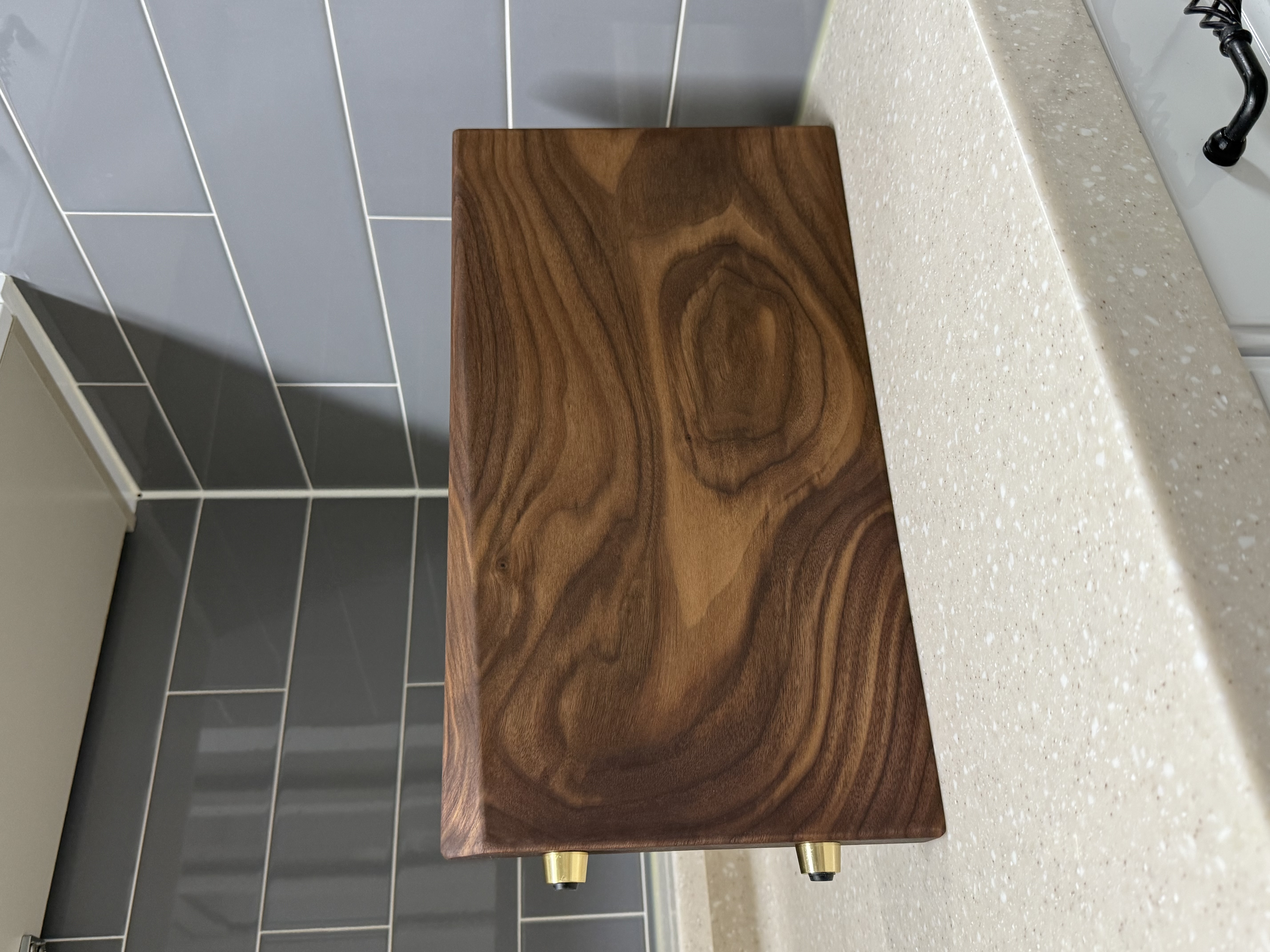 신현공예 월넛 호두 통원목 우드 주방 위생 수제 양면 플레이팅 사각 중 황동발 나무도마